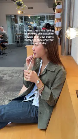 the girls that get it get it ! beautiful watch is @TORY BURCH #ad 