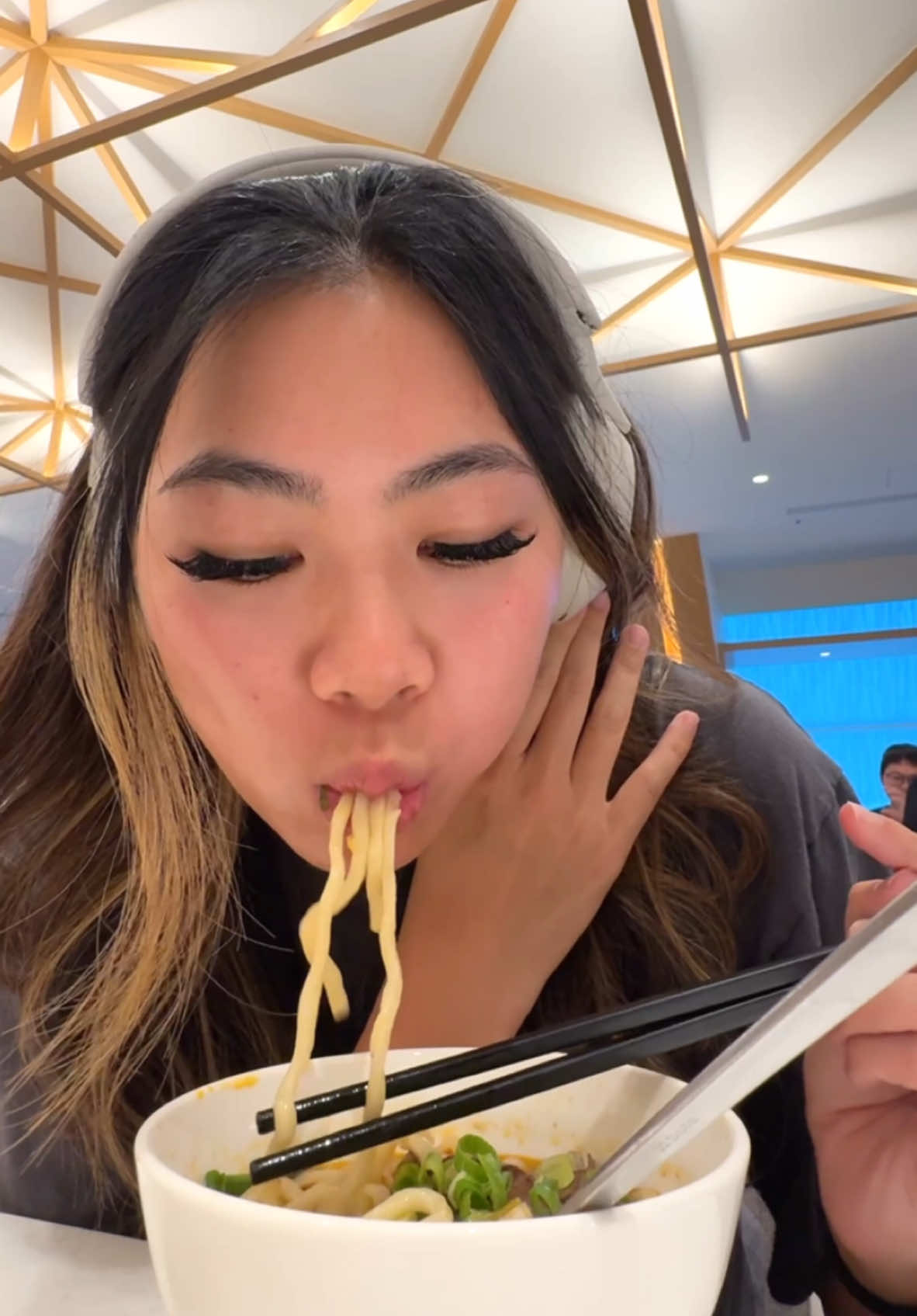 Everything you can eat for FREE + showers, and a GYM?!? + how you can get into airport lounges! This was the Oriental Club Lounge in Taipei. I used the Chase Sapphire Reserve to get my priority pass! #airport #travel #lounge @Priority Pass 