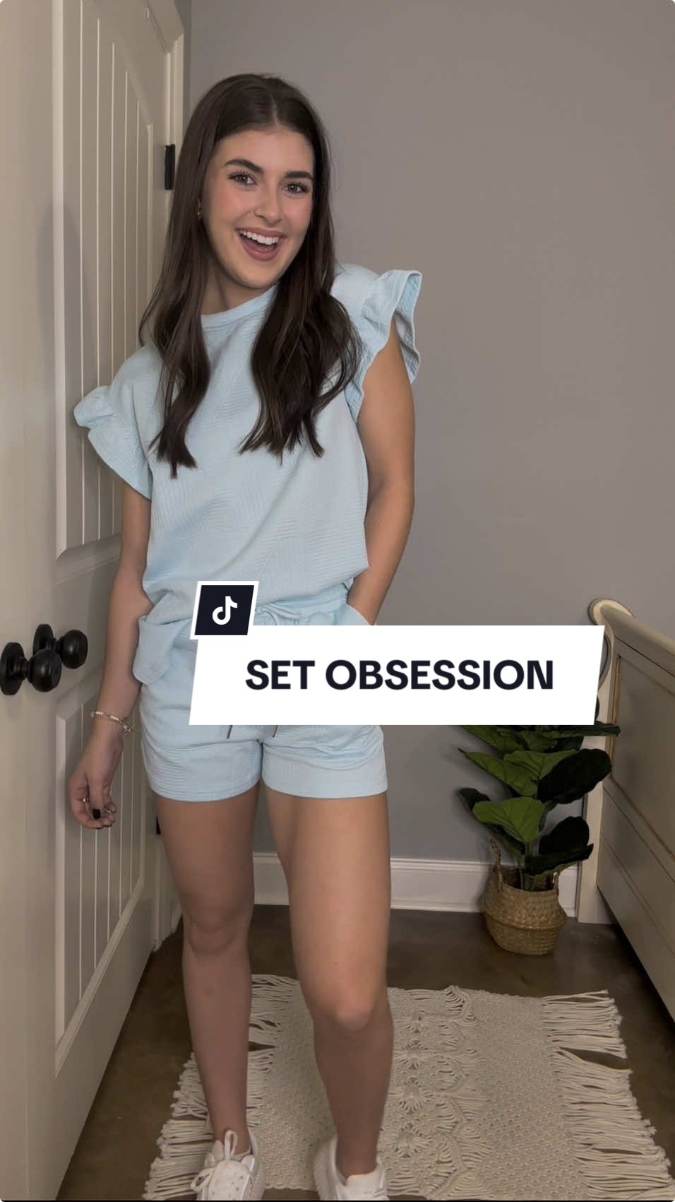 Who else is obsessed with matching sets? Where do you get your favorite ones??? #engagement #fasjiontrends #ootdinspo #forthegirls #matchingoutfits #matchingsets #trends 