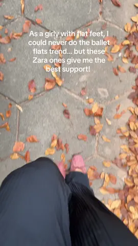So comfy and perfect color for the fall 🩰 🍂 #zara #styleinspo #fallfashion #balletflats 