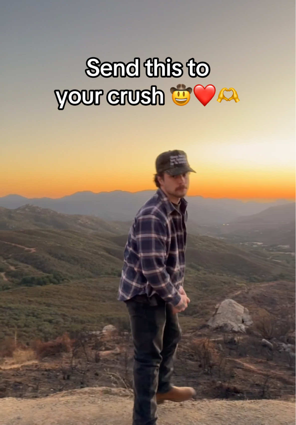 I dare you to send this 🙈🤠 • • • #countrymusic #countryboy #sunset #crush #Love #countrysong #countrysinger