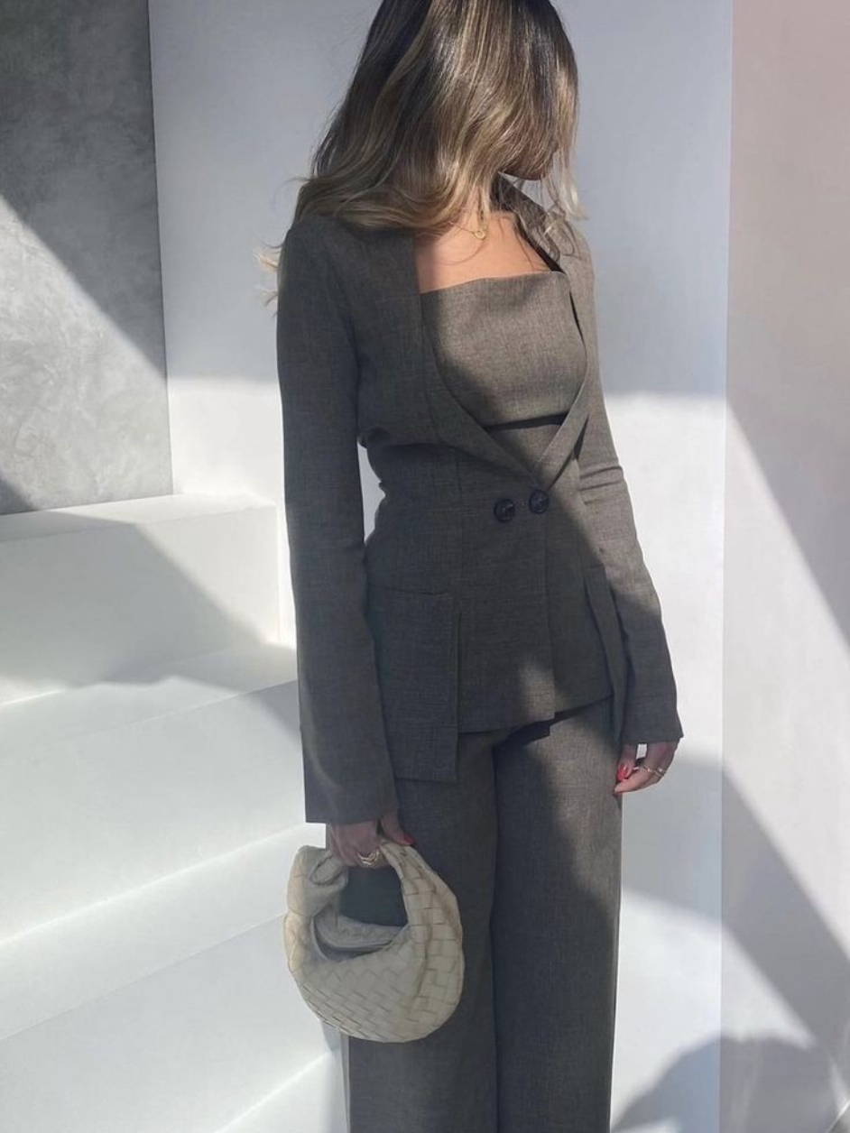 #suits #womensuits #formals #outfits #outfitinspo #inspiration #womenoutfit #girlsoutfits #aesthetics #fashiontiktok #fashion #outfit #formaloutfits #formaloutfitwomen #formalwear #womencostumes #independantwoman #independentwoman #independentwomen #independentwomanoutfit #classy #classystyle #classyoutfit #ideas #classywomen #womeninsuits #elegance #oldmoney #oldmoneyoutfits #ralphlauren #ralphlaurenwomen 