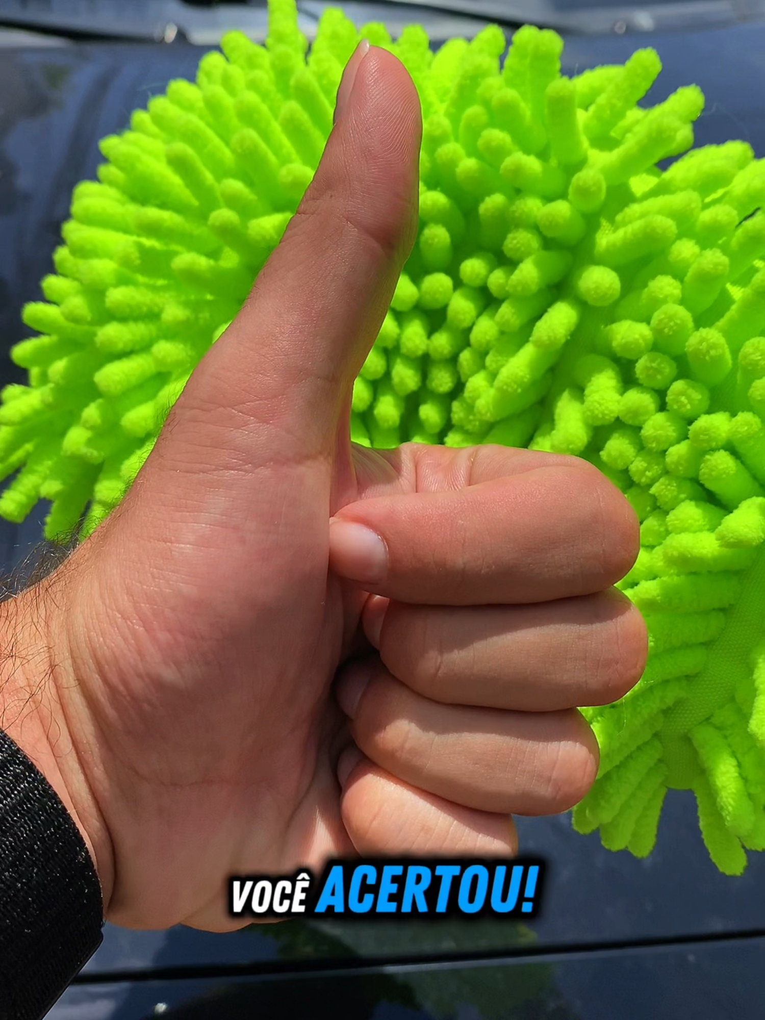 Seu carro nunca esteve tão brilhoso! ✨✨ Com essa luva de microfibra você terá uma limpeza perfeita, sem riscos no seu carro. Precisou? #TemNoMagalu Código Luva: ab22bje458 Código Shampoo: fbfc3e16c5 #esteticaautomotiva #limpeza #carrolimpo #produtosdelimpeza #cleaningcar #LuDoMagalu