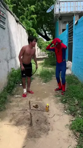 tu vecino el chismoso 😅 #viral #spiterman 