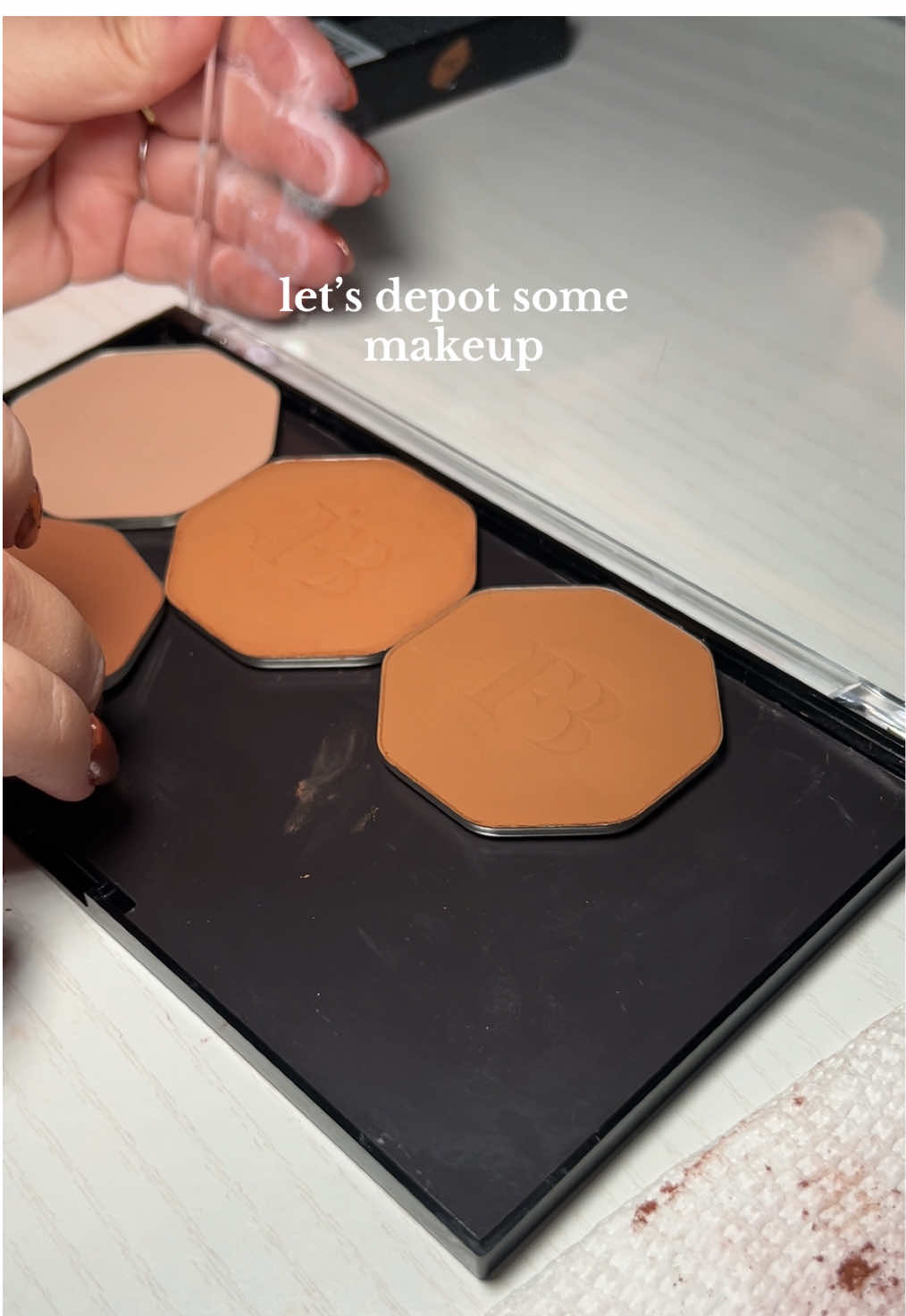 this went a little bit better than the last one.. #depot #depotting #depottingmakeup  #mua #makeupartist #muakit #promua #promuakit #promuakittour @Fenty Beauty depotting fenty bronzers