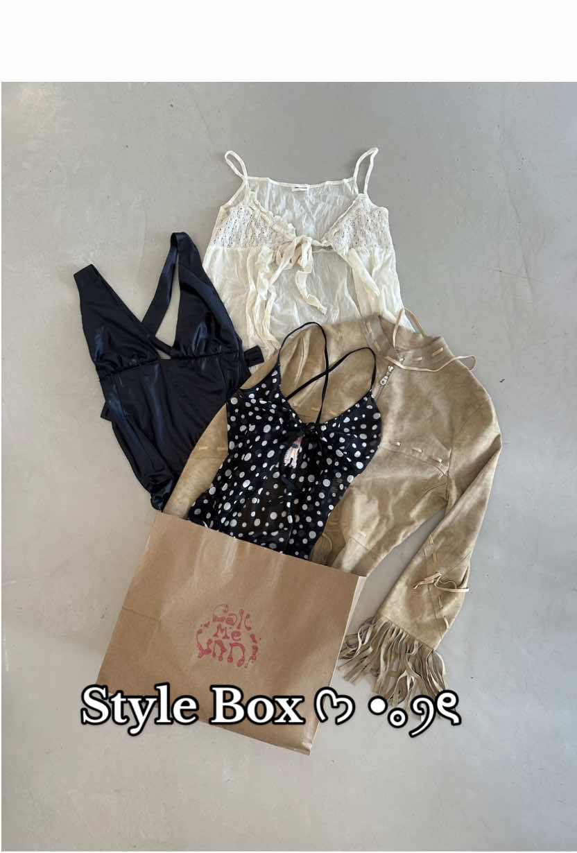 Head to our instagram highlight so you can order your own style box  ᡣ𐭩 •｡ꪆৎ ˚⋅  #vintage #hawaii #y2k #stylebox 