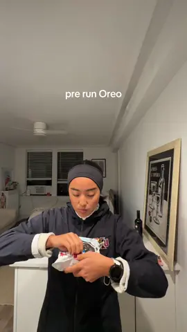 My ritual with @OREO #runtok #Running #chicago #nightrun #marathontraining #wintertraining #runner #runningcommunity #chicagorunners #oreo 