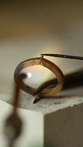 Soldering 18ct gold 👌  Smiths Little Torch propane gas with oxygen concentrator - I use nozzle 4 for these type of solder joins.  #mensjewelry #mensjewellery #weddingring #cliosaskia #jewellerymaking #handmadejewelry #soldering #goldsmith #jewelrymaking #jewelrydesigner #jewelrytips 