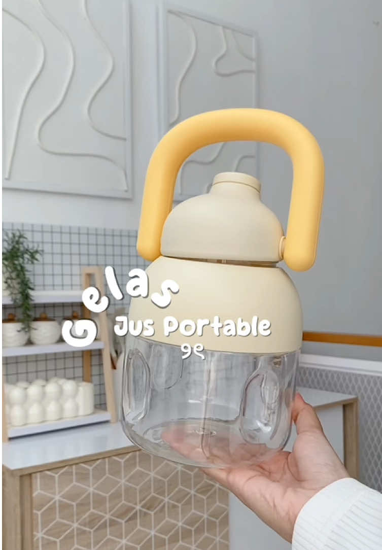 Emang bisa ngejus cuma 40 detik? Bisaaa 🫵🏻😍 pakai gelas jus portable dari @YopieceLife-ID gemesss banget 🤍 blender sekaligus gelas, portable praktis dibawa kemana manaa✨🤍🫶 #gelas #gelasjus #gelasjusportable #blender #blendergelas #blenderportable 