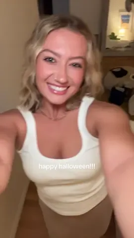 taking Mr.Big applications 😝 #halloweekend #carriebradshaw #sexandthecity 