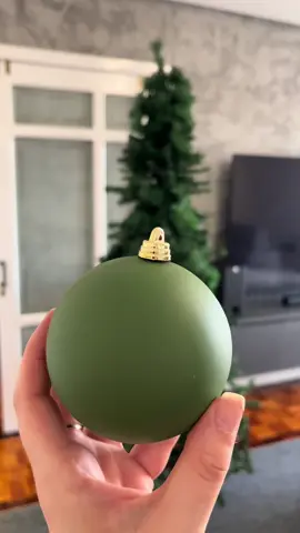 #christmas #christmastreedecorating #arvoredenatal #natal #natal2024 #verde #dourado #foryoupage #christmas #christmastree #christmasinNovember #christmas2022 #neutrals #neutralinterior #neutralinspo #neutralhomedecor #aesthetic #christmastiktok #christmasdecor #countdowntochristmas #christmascountdown #flockedchristmastree #treeinspo #holiday #christmasdecorating #Home #christmastreeinspo #christmastreedecoration #christmasdecorating #holidaydecor #holidaycountdown #holidaycheer #falltochristmas #neutralchristmasdecor #christmastreedecor #christmaslivingroom