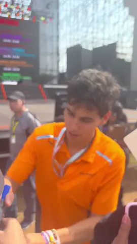 É ELEEEEE #formula1 #f1brasil #fanzone #brasil #senna #mclaren #ferrari #interlagos @Gabriel Bortoleto 