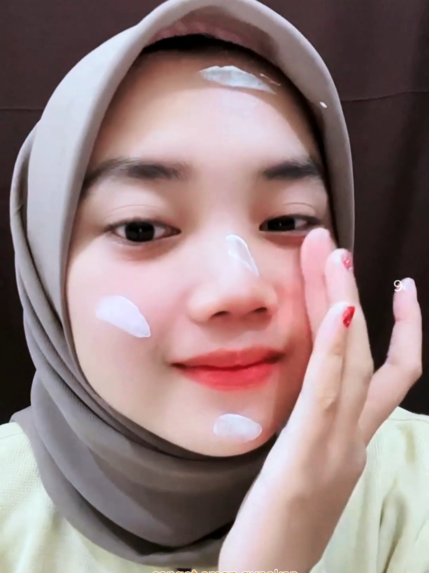 Dapatkan wajah cantik tanpa makeup yang tebal dengan bantuan cream vitamin c dari chalonese😍 #chaloneseskincare #makeupsimple #wibgajian #belilokal #promoguncang1111 #makeupnatural