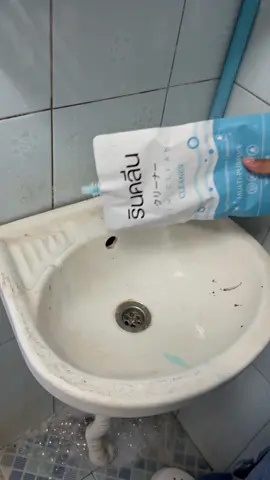 ตัวเดียวสะอาดได้ทั้งห้องน้ำเลยค่ะ ขจัดกลิ่นได้ด้วยนะคะ#รินคลีน #น้ํายาทําความสะอาด #น้ํายาขจัดคราบ #คราบสกปรก #สูตรอ่อนโยน #รินคลีนน้ํายาทําความสะอาดสารพัดประโยชน์ #น้ํายาขจัดคราบอเนกประสงค์