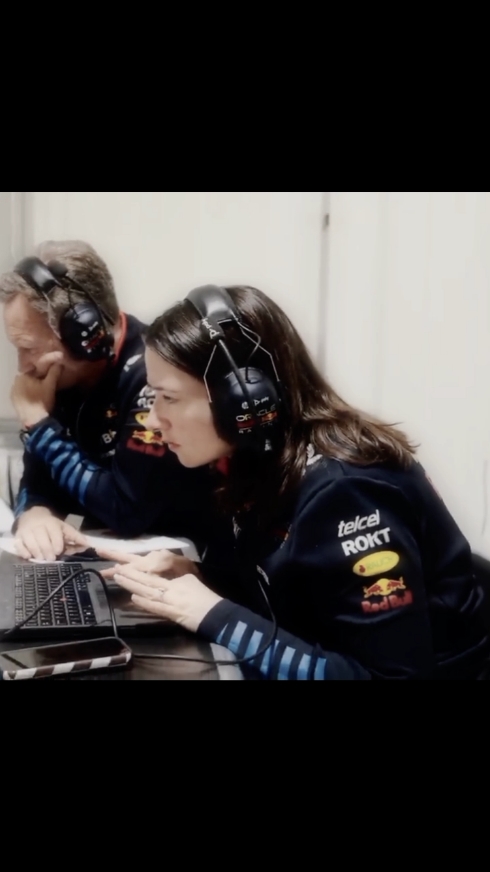 our queen Hannah 💫😊 [@redbullracing] #formula1 #f1 #redbullracing #maxverstappen #checoperez #formulaone #f1edit #foryou #trendyyy #foryoupagethis #fypage #fyp 