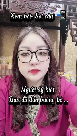 THÔI BUÔNG BỎ.... Em chấp nhận dừng lại để bảo vệ tình cảm của Em dành cho anh !! Em trả anh về với cuộc sống của anh rồi đó, chúng ta trở về khoảng thời gian người kia chưa từng xuất hiện hữu nghe có vẻ bình yên nhưng lại rất đau lòng anh nhi.? Phải dừng lại khi tình cảm này còn sâu đậm là một cái gì đó rất đau lòng và bất lực. Em đau lòng vì em khong đành long, em bất lực vì em không thể nào làm gì khác. Từ nay em sẽ học cách đối diện với những ngày tháng không có anh, em không xoá anh, là những sau cùng em có thể làm. Em đau lòng hay không đau lòng chỉ có em mới biết, em khóc nhiều như thế nào chỉ có em hay...  Em đã cố gắng bình thản trong giây phút buông tay. Em không mạnh mẽ như thế đâu chỉ là em thu gọn vụn vỡ của mình trở về chế độ im lặng. Em nhớ Anh, em rất thương anh mà em không cho phép mình quay lại nữa. Em không biết anh có tiếc nuối đoạn tình cảm này không nhưng đến sau cùng em vẫn mong anh hạnh phúc... Chúng ta quay lại đúng vị trí của mỗi người nhưng em cũng chưa từng hối hận vì đã gặp anh... Em không xem những ngày vừa qua là sai làm cũng không xem là bài học. Em xem đó là kỉ niệm, em sẽ giữ riêng mình. Anh phải thật hạnh phúc nha, chúng ta đánh mất nhau rồi... 😔