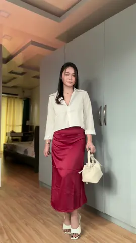 easy & classy christmas outfit that doesn’t scream “christmas” 🍒🎄🤍 #TikTokFashion #fashiontok #satinskirt #christmasoutfit #christmaspartyoutfit #OOTD #officeoutfit #outfitideas #schooloutfitidea #classyoutfit #affordablefashion #redskirt #thatgirlaesthetic #fypシ゚ #fyp #foryou 