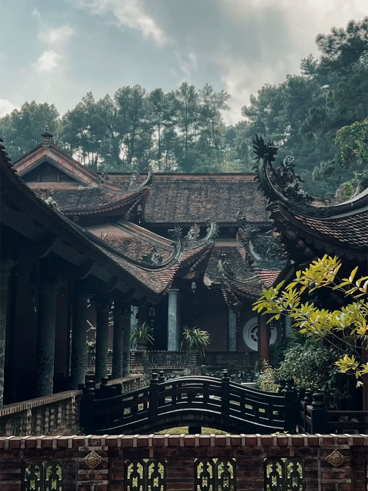 “Chỉ ước lòng mình như cỏ dại  Thấm hết sự đời, vẫn thản nhiên xanh” Địa Tạng Phi Lai Tự-ngôi chùa có kiến trúc độc dáo nhất đất Bắc #xhtiktok #travel #vietnam #viral_video 