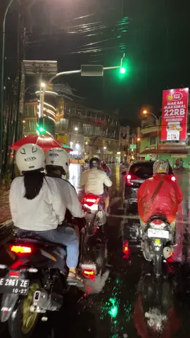 jogja after rain + ujan ujan sm km#beranda #foryou #fyp #hujan #rain 
