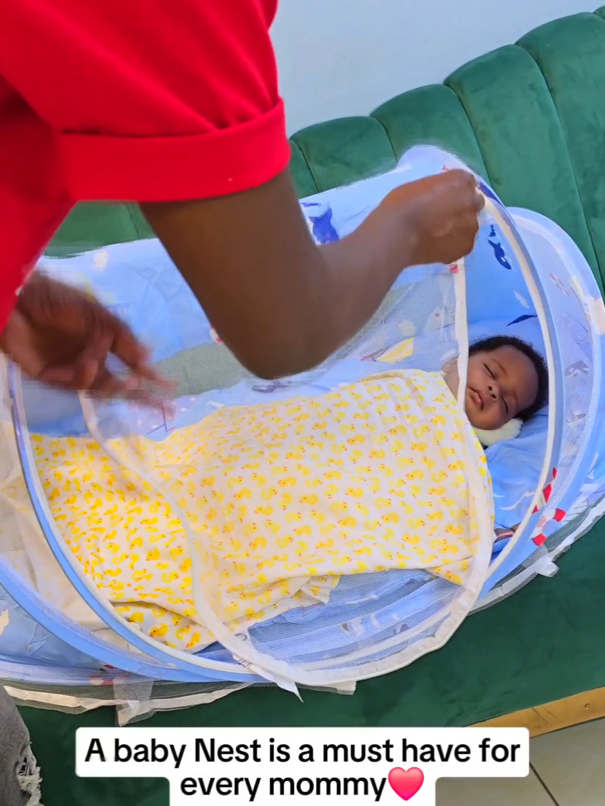 The baby nest that keeps your Baby snug and secure and can improve the quality of their sleep 🍼🤰 #babynest #bednest #sleeptraining #babybed #newbornsleep #nilababyshop 