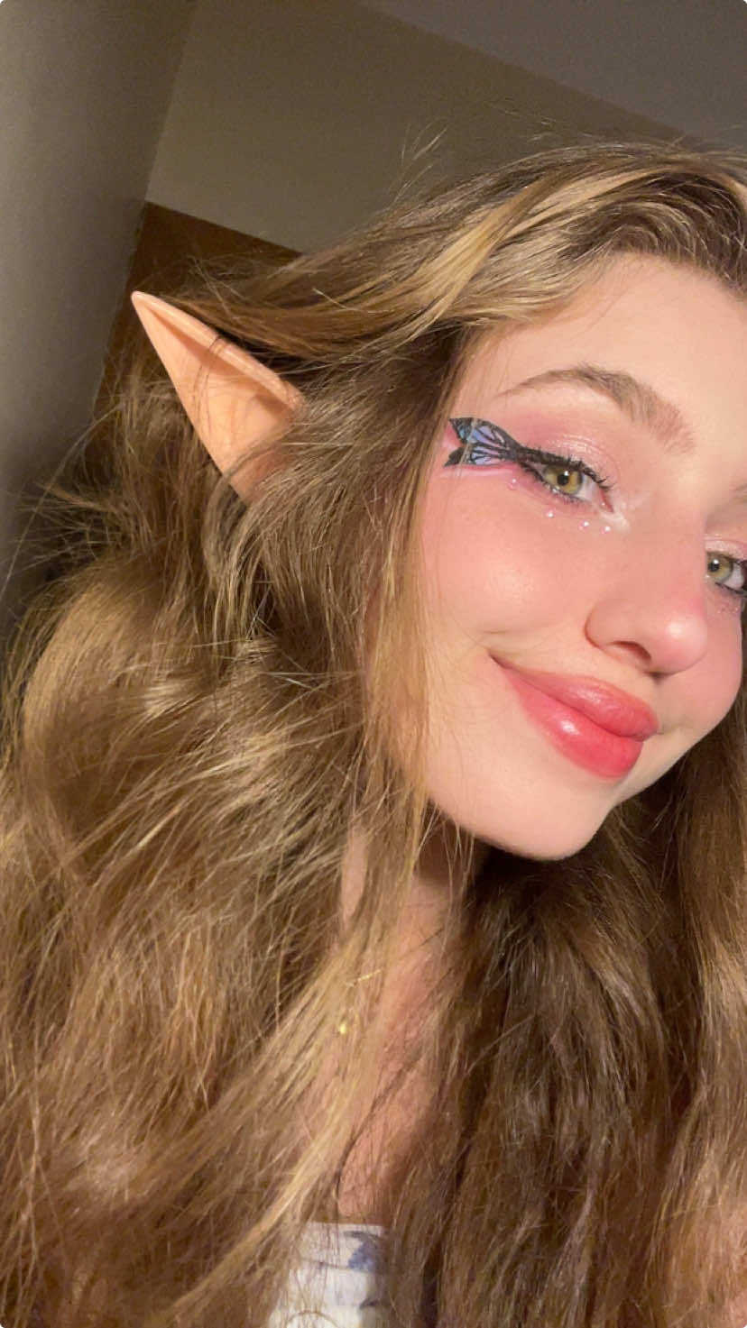 bs why do the ears actually fit me 😂🧚🏼‍♀️#lastminutehalloweencostumes #lastminute #fairycore #fairy #elf #ArabTikTok #halloween #fyp #makeuptransformation 