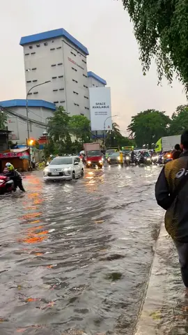Ada kenangan apa di saat hujan Gini di dpn torabika💦😊#pttorabikaekasemesta #mayoragroup #kulipabriktangerang #fyp #fyppppppppppppppppppppppp #CapCut 
