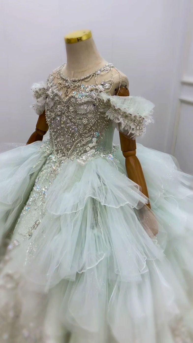 glamour ✨️  High-end ✨️ custom size and colour available  please pm us to order  #glam #glitz #pageant #fashionshow #fashionable #model #modelling #wedding #bridal #flowergirls #highfashion #luxe #glamour #gown #weddinggown #fyp #fypシ゚viral #tiktokviral #fashion #elegance #fabulous #birthday 