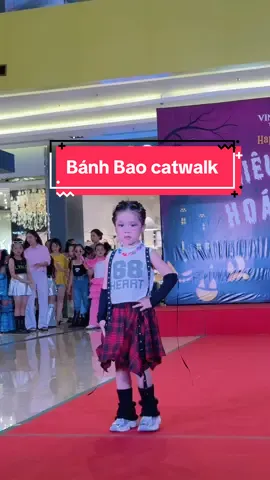 Buổi trình diễn thời trang của Bánh Bao. 