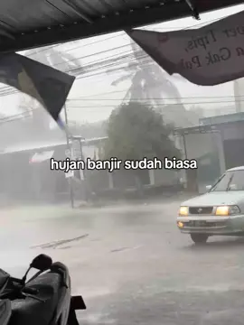 hujan deras #hujan🌧️ #hujanderas #petir #fypdongggggggg #fyp #fypp 