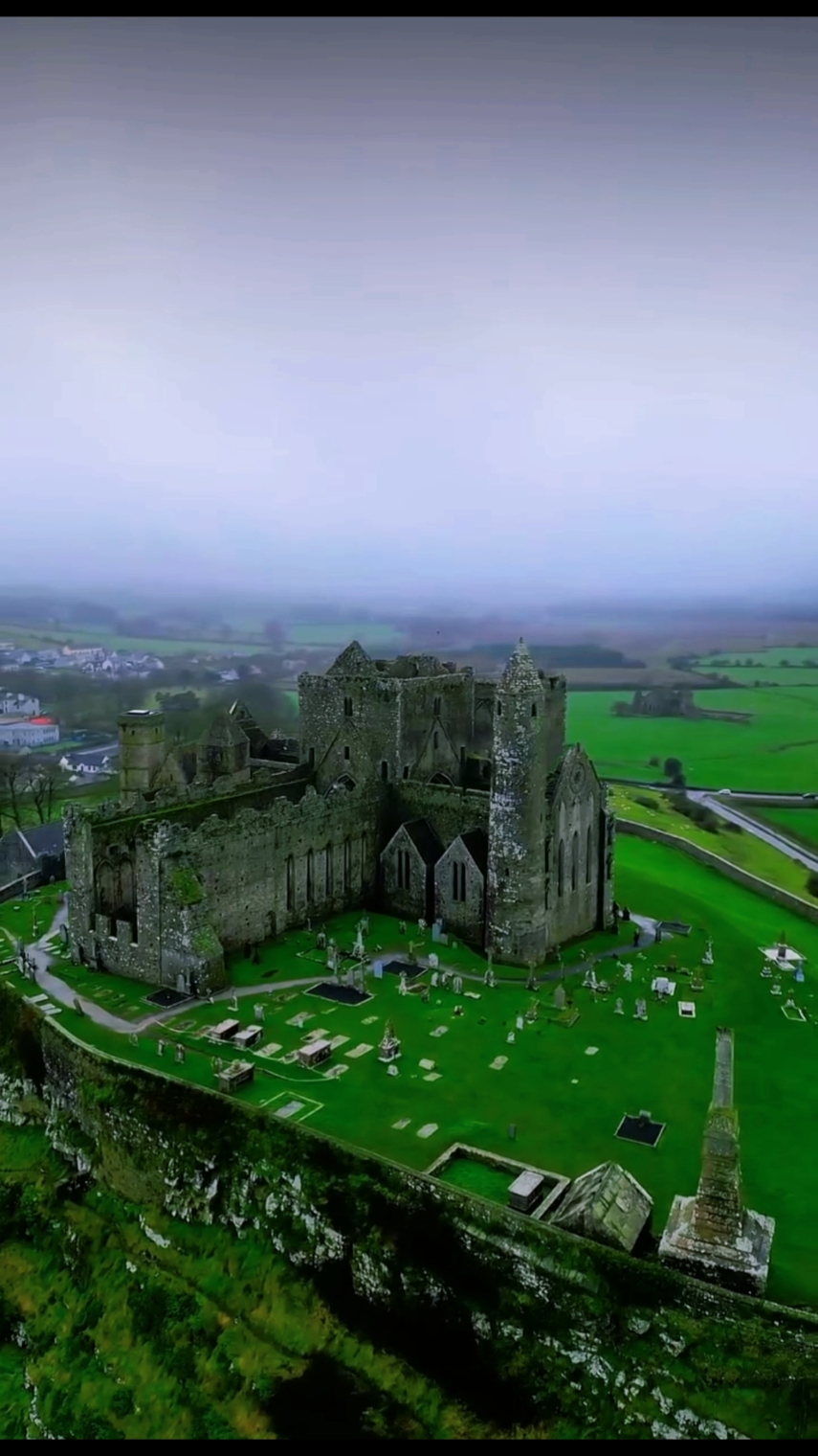 IRELAND 🇮🇪 One of the most beautiful and wonderful places in Ireland irlande voyage-irlande paysage-ireland travel-ireland wales vibes-ireland aesthetic-ireland beauty-ireland nostalgia-ireland cinematic-ireland life-travel ireland #ireland #ireland🇨🇮 #irelandtiktok #ireland🇮🇪 #wasserfall #Wandern #tuscany #manege #tourisme #voyage #holidayvibes #vacation #holiday #ocean #viral #foryou 