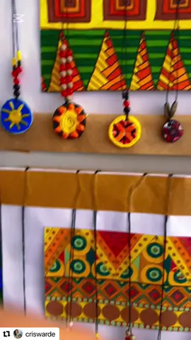 #Repost @criswarde with @use.repost ・・・ Amuletos africanos inspirados na Cultura Adinkra, feitos em biscuit pelos alunos do 7o ano EFII. Adinkra é a tradição de um povo africano, que compreende um conjunto de ideogramas, que são símbolos gráficos utilizados para representar uma palavra ou conceito abstrato, encontrados nas estampas dos tecidos e também na cerâmica, na arquitetura, em objetos de bronze e talhado e em peças de madeira. #culturaafro #culturaafricana #africa #arteafricana #adinkra #adinkrasymbols #arte #auladearte #art #profdeartes #consciêncianegra #consciencia #exposição #exposicaodearte #artclasses #desenho #desenhos #grafitehmc 