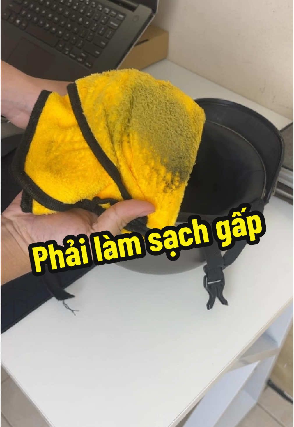 Vệ sinh mũ bảo hiểm #review #muataitiktok #muasamcungtiktok #xuhuong #vesinhmubaohiem 