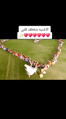 وأنا مطرح ما الدنيا تاخدني .. وخطاوي الأيام تبعدني 💕 مش ممكن هتفارق حضني .. ولا هتغيب عن عيني 💞 #محمد_فؤاد #الحب_الحقيقي  ♾️🎶🔙 1998