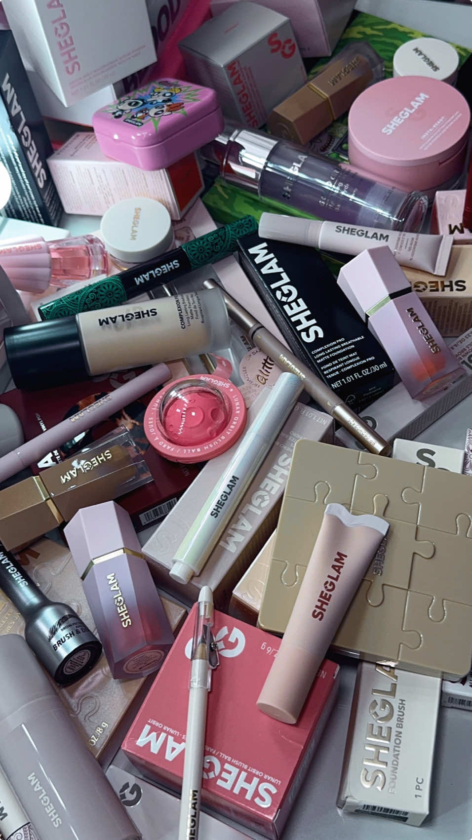 Mirad TODOS estos productazos virales de @SHEGLAM 💥🤭aquí os enseño al detalle cada uno y mañana…PARTE 2🤩👏🏻💥 #SHEGLAM #SHEGLAMHAUL #FULLFACEOFSHEGLAM #SHEGLAMhonestreviews #asmr #foryou #makeup #parati #fyp #foryoupage #unboxing #review #reviews  