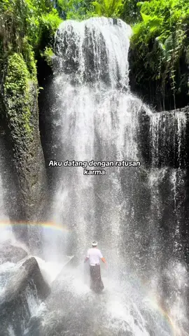 Proses sederhana untuk menenangkan diri dan menyegarkan hati😍 #melukat #melukatdibali #bali #balinese #tamangriyabejiwaterfall #tempatviral 