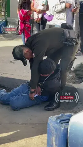 #Tarija #ULTIMAHORA #Bolivia  INTENTABA ROBAR CON UN CUCHILLO A PLENA LUZ DEL DÍA EN EL SECTOR DEL CAMPESINO.  Seguidores informan que un antisocial fue sorprendido intentando robar a un señor con una arma punsocortante por inmediaciones del mercado campesino. se pudo alertar a un efectivo policial el cual pudo capturar a este delincuente.