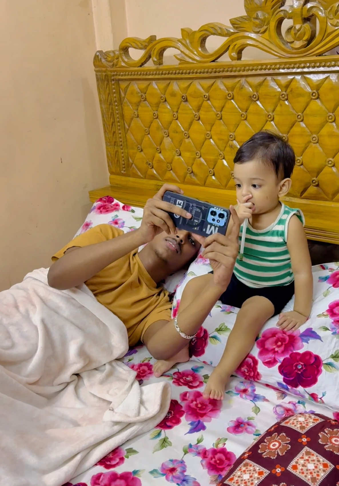 না ঘুমিয়ে সারারাত বাপ ছেলে গেম খেলে।