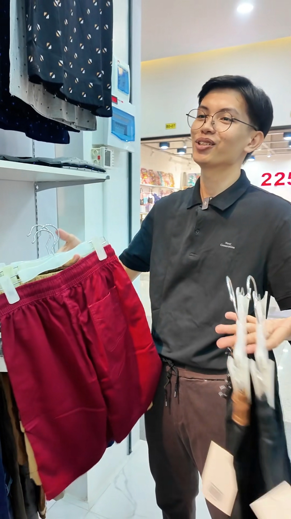 change pants now available at  gmone pwint #fyp #tiktokmyanmar #change #changefashion #ala #ata #akk editor-@https.ala.comx 