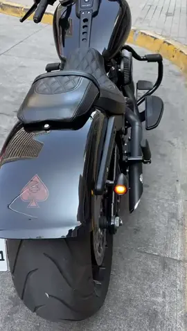trabajo para esta H-D ⚡️ fat boy...⚡️ pintura  personalizada, suspensión neumatica., espejos ,tapizado,luces 3 en 1,mini Led,pintura full black en toda la carrocería.. 🙌🏻  te esperamos con tu proyecto..#@Harley-Davidson @Harley Davidson Brasil @Harley-Davidson Casablanca #livefree #harleydavidson #oldschoolmotorcycles #motoscustom #justride #custommotorcycles #custommotorcycle #