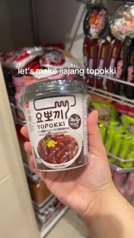 trying jjajang topokki (yopokki) for the first time but did i make it wrong? 😭 #Foodie #FoodTok #ramennoodles #fyp #ramenallday #buldakramen #instantramen #latenightramen #asmr #yopokki #yopokkiteokbokki #topokki #tteokbokki #koreanricecake #samyang 