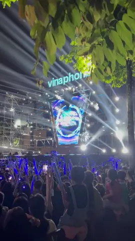 #xuhuongtiktok #Sân khấu quẩy “siêu hoành tráng” của mấy A TRAI SAY HI tại Gia Lai, sự kiện mở cửa tự do Đại nhạc hội Sound Freedom by VinaPhone tối ngày 2/11 tại Quảng trường.  Với sự góp mặt của các a trai: Isaac, Erik, Dương Domic, DJ Emma… cùng dàn loa cực căng hứa hẹn sẽ mang đến 1 đêm zui quên lối về#chuccacbannghenhacvuive🎼🎼🎼 
