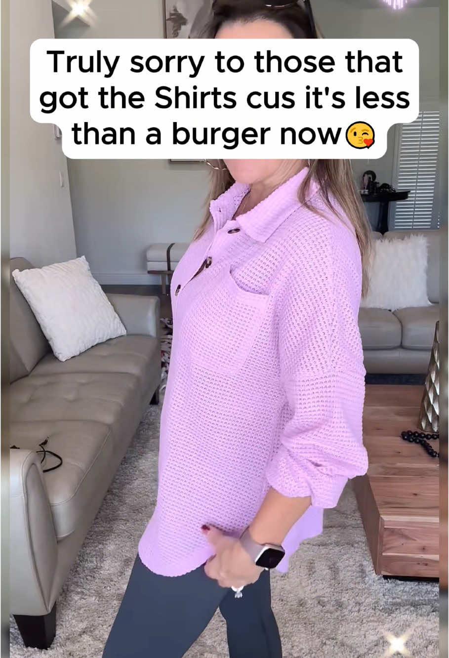 This is the viral and popular waffle top!🥰 #shirt #fashion #fallfashion #fashiontiktok #OOTD #fyp #style #girl #tiktokshop #oversize #cutetops #waffleshirt 