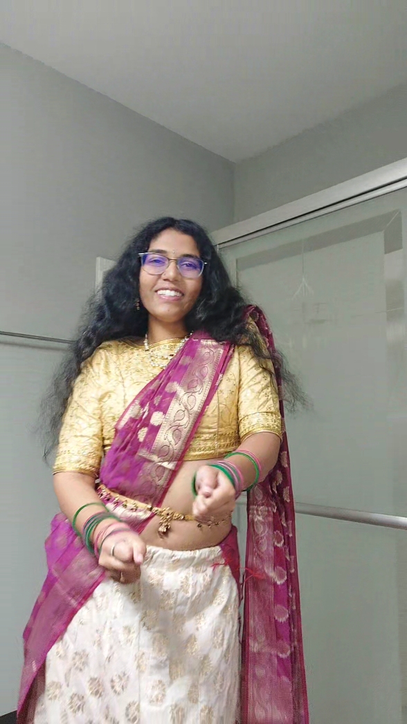 that one guy's dance but with a Desi tadka @bách  . . . . . . . #lengha #dancechallenge #hindi #desi #desitiktok #browntiktok #dance #Indian #bollywood #brown #india #garba #bach 