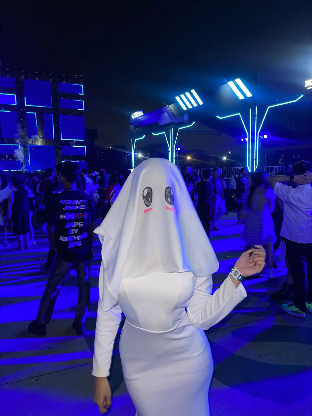 Happy halloween.. awas aku hantuin