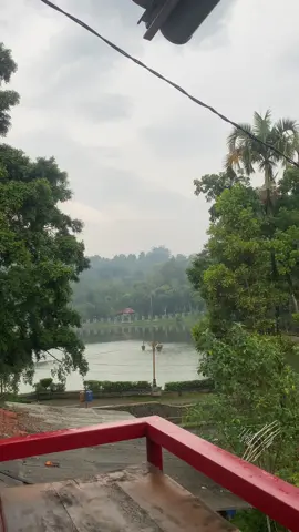 masih banyak tempat yang harus dikunjungi, jgn mati dulu.