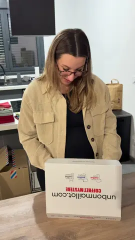 Non mais Laure c’est pas bleu la 😂 @Seulement.Laure @Unbonmaillot #couple #laure #amour produit offert 