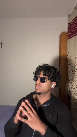 Ngl I rarely use gel too often tho, only thing u actually need to style is a good leave in #wavyhair #curlyhair #hair #haircare #hairstyle products - @krullecurls @Innersense Organic Beauty @Based Body Works