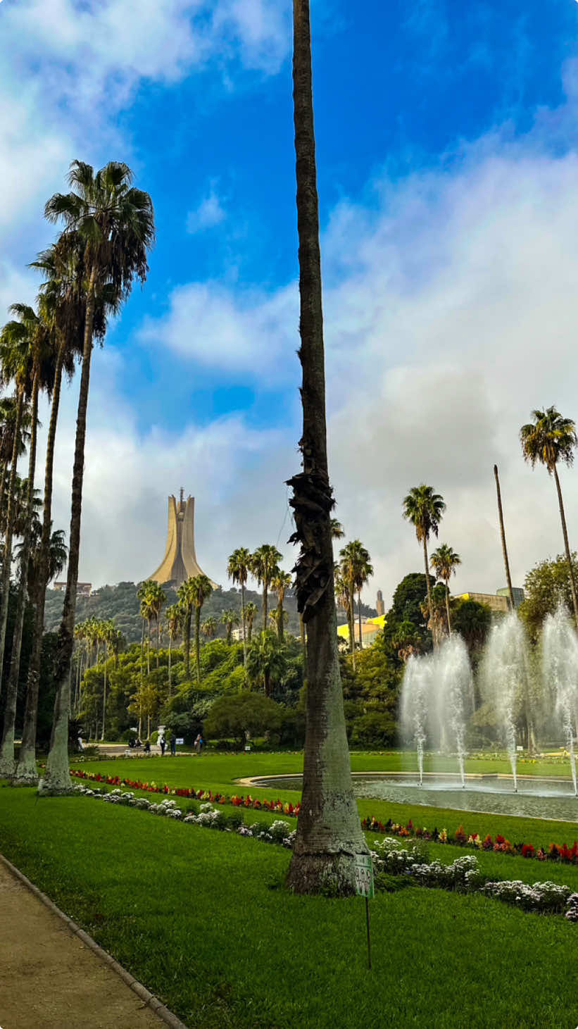 في قلب الجزائر❤️🇩🇿 حديقة التجارب تأخذك في رحلة ساحرة بين أحضان الطبيعة ✨كل زاوية فيها تنبض بالحياة، حيث تلتقي الألوان الزاهية برائحة الأزهار، مما يخلق تجربة حسية فريدة. الأشجار العالية تشهد على تاريخها العريق، وكأنها تحكي قصص الأزمان. صوت المياه الجارية ينساب برفق، مما يضفي لمسة من السكون والسكينة💕 . . . . . . #algeria#alger#jardindessai #jardindessaiduhamma #dzair#dz#explore#photography #videography #videographer #nature#jardin#reel#reels#الجزائر #الاكسبلور #تصوير #تصويري📷