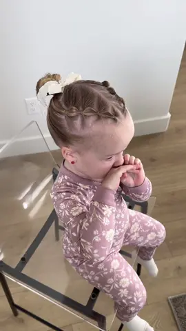 Cream long tail bow is back in stock!!!  #fallhairstyles #toddlerhairideas #hairideas #kidshairstyles #girlshairstyle #preschoolhairstyle #hairstylesoftheweek #girlmom #toddlerhairstyles #easyhairideas #shorthairideas #toddlerbraids #bubblebraids