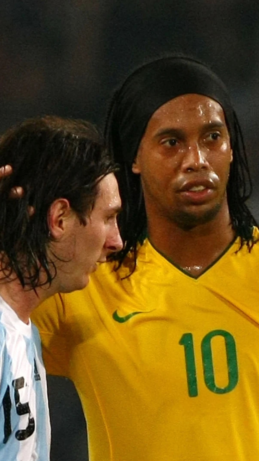 Ronaldinho's revenge on the coach who underestimated him #RonaldinhoMagic #SambaSkills #FootballLegend #JogaBonito #themagician 